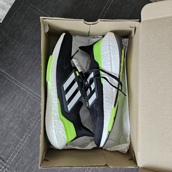 Men's Adidas shoes - Picture 4 of 4